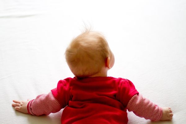 Co warto wiedzieć o ubrankach dla niemowląt? Praktyczne porady dla rodziców